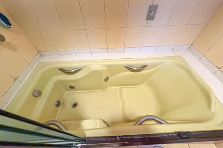 Apartamento à venda com 236m², 4 quartos e 3 vagasBanheiro da Suíte 1