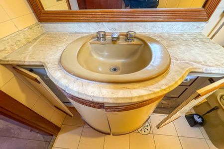 Apartamento à venda com 236m², 4 quartos e 3 vagasBanheiro da Suíte 1