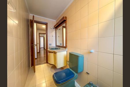 Apartamento à venda com 236m², 4 quartos e 3 vagasBanheiro da Suíte 2