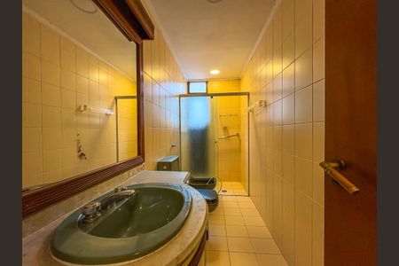 Apartamento à venda com 236m², 4 quartos e 3 vagasBanheiro da Suíte 2