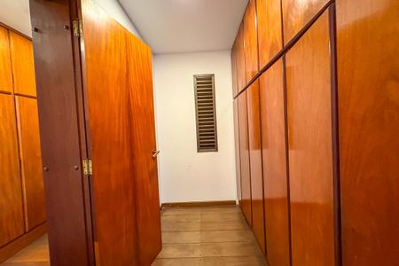 Apartamento à venda com 236m², 4 quartos e 3 vagasSuíte 2