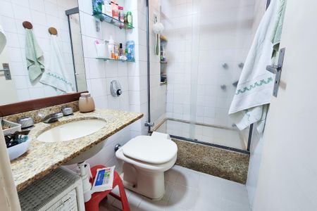 Apartamento à venda com 107m², 3 quartos e 1 vaga Apartamento à venda com 107m², 3 quartos e 1 vagaBanheiro da Suíte