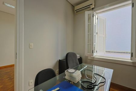 Casa à venda com 400m², 4 quartos e 11 vagas Casa à venda com 400m², 4 quartos e 11 vagasEscritório