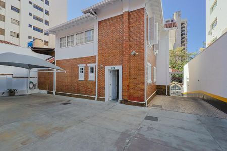 Casa à venda com 400m², 4 quartos e 11 vagas Casa à venda com 400m², 4 quartos e 11 vagasÁrea externa