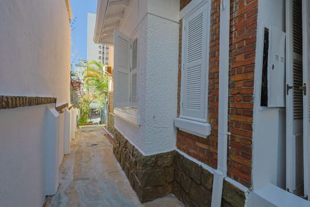 Casa à venda com 400m², 4 quartos e 11 vagas Casa à venda com 400m², 4 quartos e 11 vagasCorredor Lateral