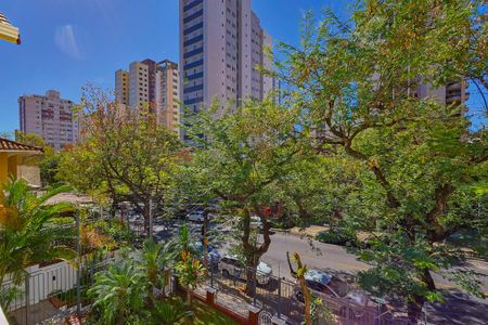 Casa à venda com 400m², 4 quartos e 11 vagas Casa à venda com 400m², 4 quartos e 11 vagasVaranda