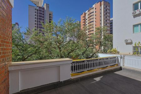 Casa à venda com 400m², 4 quartos e 11 vagas Casa à venda com 400m², 4 quartos e 11 vagasVaranda