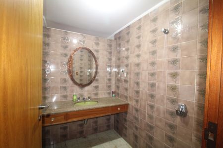 Casa à venda com 332m², 5 quartos e 7 vagasBanheiro Social