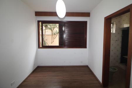 Casa à venda com 332m², 5 quartos e 7 vagasSuíte 2