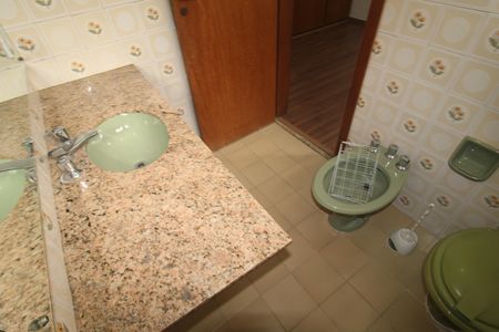 Casa à venda com 332m², 5 quartos e 7 vagasBanheiro Suíte 2