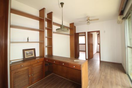 Casa à venda com 332m², 5 quartos e 7 vagasCorredor