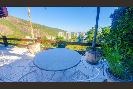 Casa à venda com 650m², 4 quartos e 2 vagas