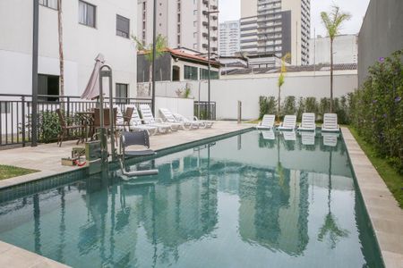 Apartamento para alugar com 32m², 2 quartos e sem vaga Apartamento para alugar com 32m², 2 quartos e sem vagaÁrea comum - Piscina