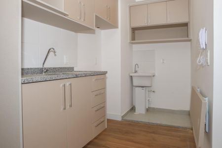 Apartamento para alugar com 32m², 2 quartos e sem vaga Apartamento para alugar com 32m², 2 quartos e sem vagaCozinha e Área de Serviço