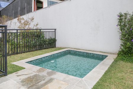 Apartamento para alugar com 32m², 2 quartos e sem vaga Apartamento para alugar com 32m², 2 quartos e sem vagaÁrea comum - Piscina