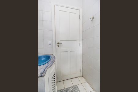 Casa de condomínio para alugar com 268m², 3 quartos e 3 vagasBanheiro