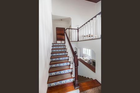 Casa de condomínio para alugar com 268m², 3 quartos e 3 vagasEscada