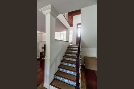 Casa de condomínio para alugar com 268m², 3 quartos e 3 vagasEscada