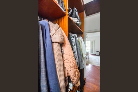 Casa de condomínio para alugar com 268m², 3 quartos e 3 vagasCloset da suíte