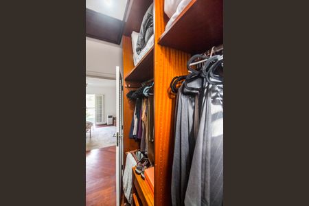 Casa de condomínio para alugar com 268m², 3 quartos e 3 vagasCloset da suíte