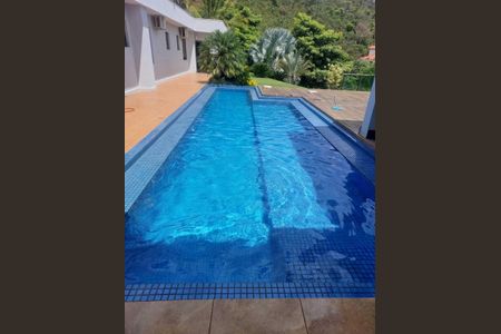 Casa de condomínio à venda com 520m², 4 quartos e 3 vagas