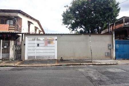 Casa à venda com 92m², 2 quartos e 3 vagas Casa à venda com 92m², 2 quartos e 3 vagasFachada