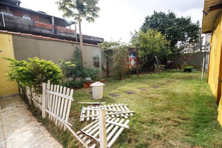 Casa à venda com 92m², 2 quartos e 3 vagas Casa à venda com 92m², 2 quartos e 3 vagasQuintal