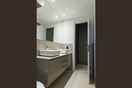 Apartamento à venda com 44m², 1 quarto e 1 vaga Apartamento à venda com 44m², 1 quarto e 1 vagaBanheiro da Suíte