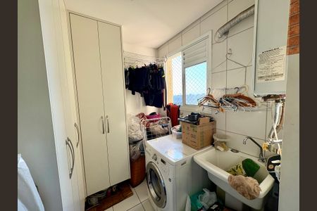 Apartamento à venda com 131m², 4 quartos e 3 vagas Apartamento à venda com 131m², 4 quartos e 3 vagasÁrea de Serviço