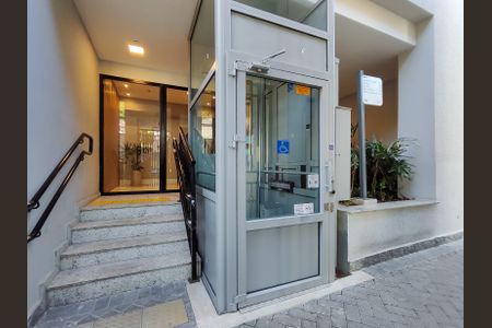 Apartamento à venda com 57m², 2 quartos e 1 vaga Apartamento à venda com 57m², 2 quartos e 1 vagaFachada e portaria