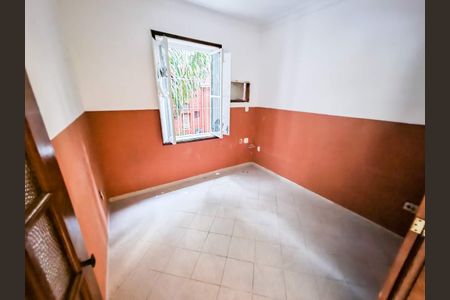 Casa à venda com 211m², 5 quartos e sem vaga