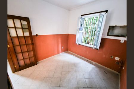 Casa à venda com 211m², 5 quartos e sem vaga
