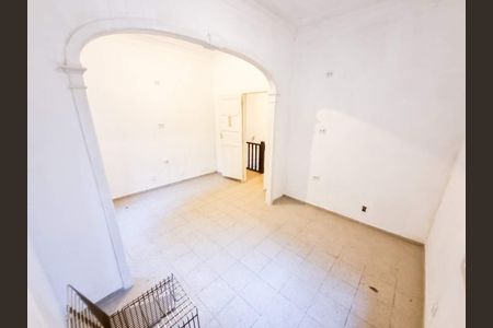 Casa à venda com 211m², 5 quartos e sem vaga