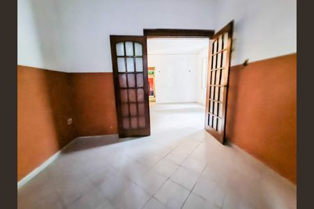 Casa à venda com 211m², 5 quartos e sem vaga