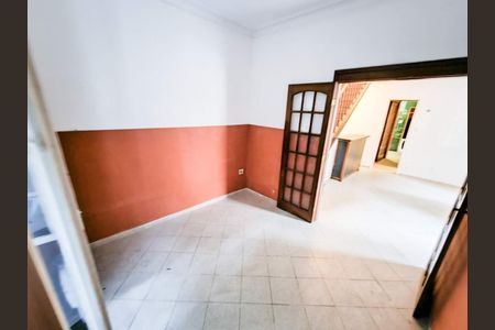 Casa à venda com 211m², 5 quartos e sem vaga