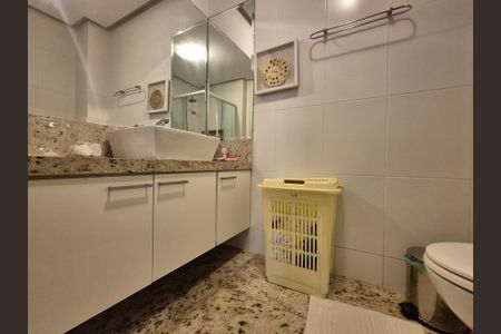 Apartamento à venda com 357m², 5 quartos e 3 vagasBanheiro da Suíte 1