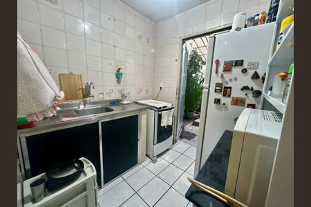 Casa à venda com 102m², 2 quartos e sem vaga