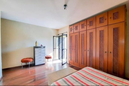 Casa à venda com 313m², 4 quartos e 6 vagas