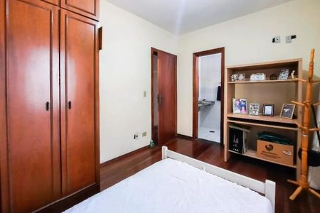 Casa à venda com 313m², 4 quartos e 6 vagas