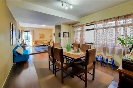 Casa à venda com 313m², 4 quartos e 6 vagas