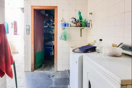 Casa à venda com 313m², 4 quartos e 6 vagas