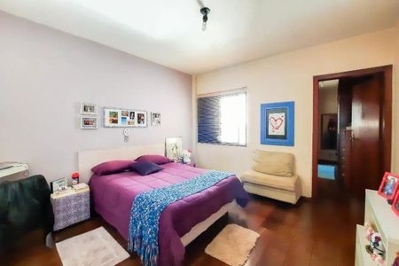 Casa à venda com 313m², 4 quartos e 6 vagas