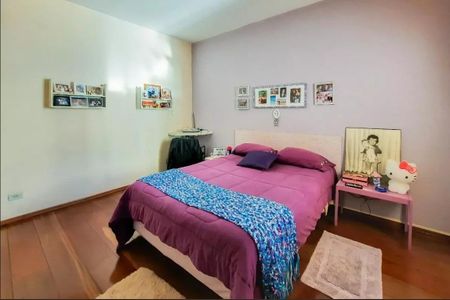 Casa à venda com 313m², 4 quartos e 6 vagas