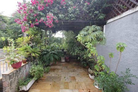 Casa à venda com 400m², 4 quartos e 3 vagas Casa à venda com 400m², 4 quartos e 3 vagasJardim