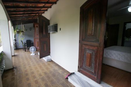 Casa à venda com 400m², 4 quartos e 3 vagas Casa à venda com 400m², 4 quartos e 3 vagasVaranda da Suíte 1