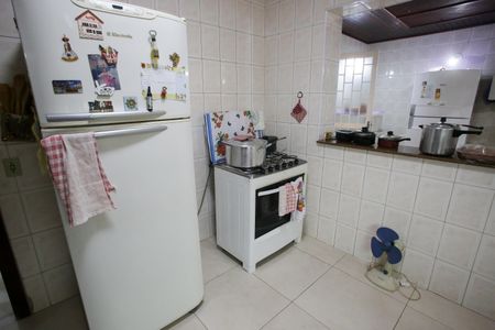 Casa à venda com 400m², 4 quartos e 3 vagas Casa à venda com 400m², 4 quartos e 3 vagasCozinha