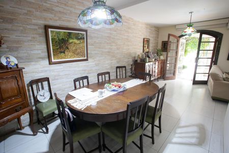 Casa à venda com 400m², 4 quartos e 3 vagas Casa à venda com 400m², 4 quartos e 3 vagasSala de Jantar