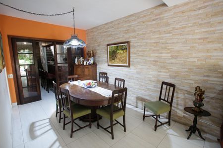 Casa à venda com 400m², 4 quartos e 3 vagas Casa à venda com 400m², 4 quartos e 3 vagasSala de Jantar