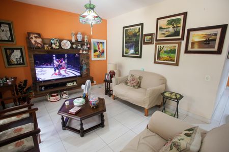 Casa à venda com 400m², 4 quartos e 3 vagas Casa à venda com 400m², 4 quartos e 3 vagasSala de Estar