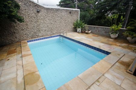 Casa à venda com 400m², 4 quartos e 3 vagas Casa à venda com 400m², 4 quartos e 3 vagasPiscina